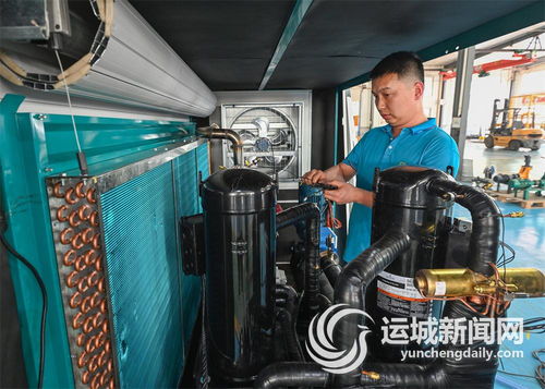 山西新源谷能源科技工人在生產地源熱泵產品